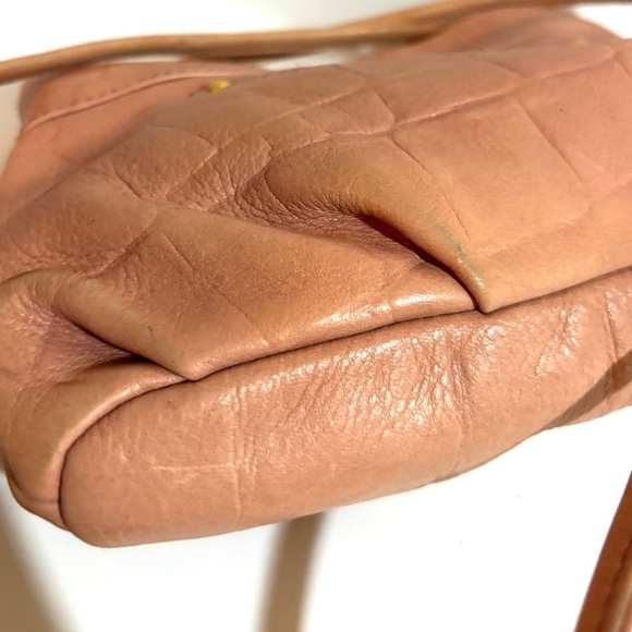 B.marowsky Warm Tan peach Leather Crossbody Bag with Rounded Edges - Picture 5 of 8